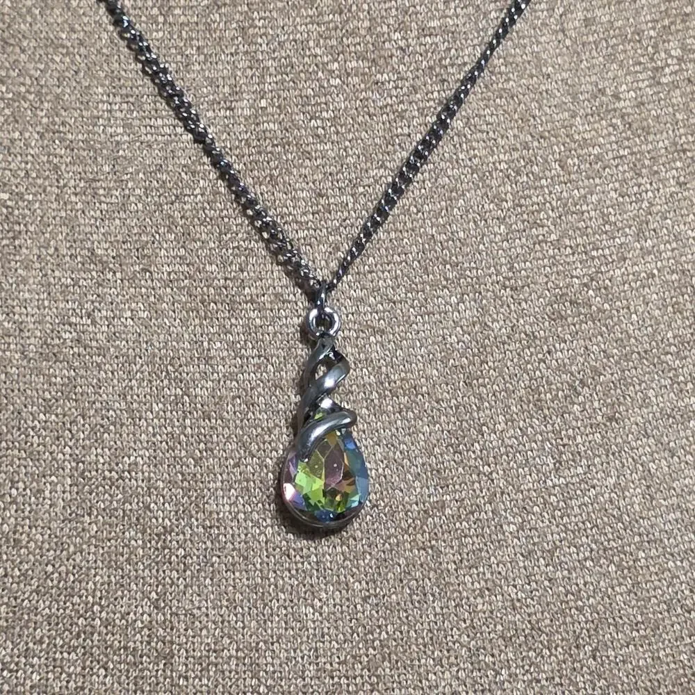 Silver Tone Layered Hammered Circle Pendant Necklace & Matching Dangle Earrings